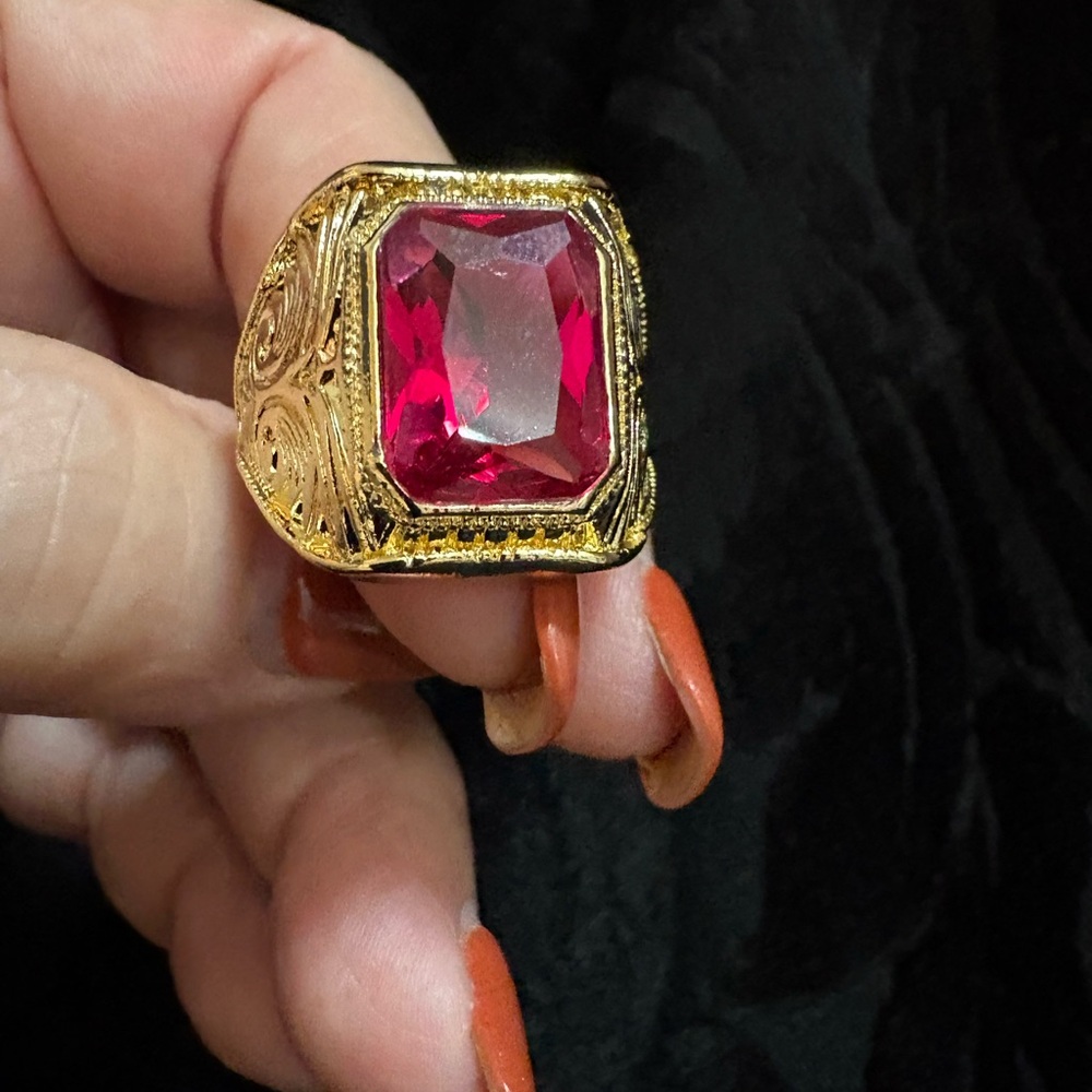 ELEGANT FACETED FAUX RUBY RED RING - Picture 13 of 16